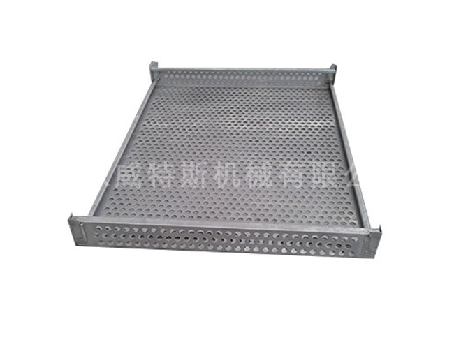 Sterilizing tray for spraying